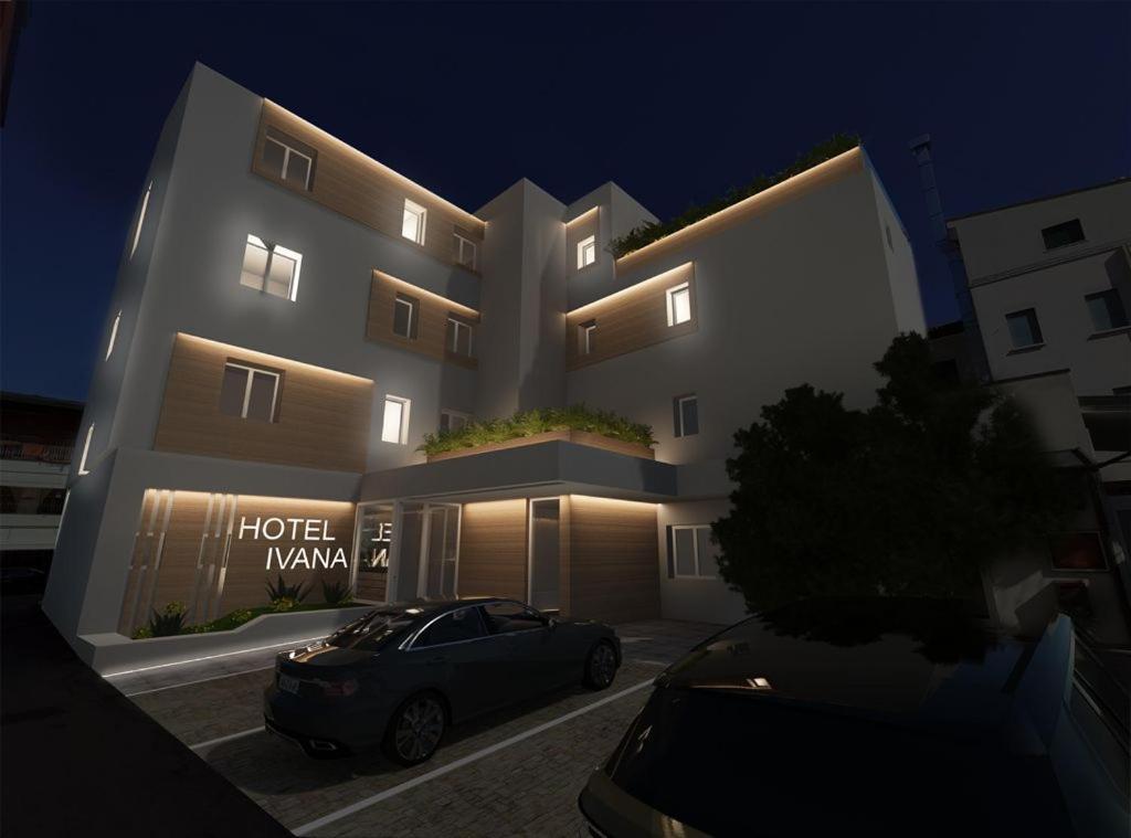 לידו די ג'סולו Hotel Ivana מראה חיצוני תמונה