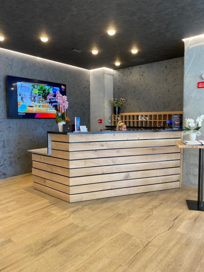 לידו די ג'סולו Hotel Ivana מראה חיצוני תמונה