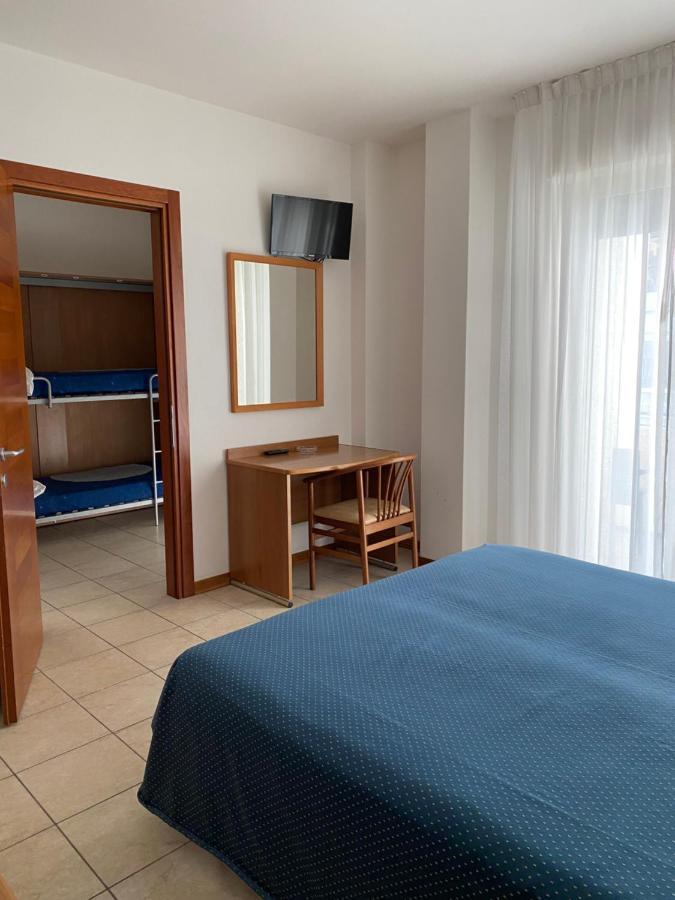 לידו די ג'סולו Hotel Ivana מראה חיצוני תמונה