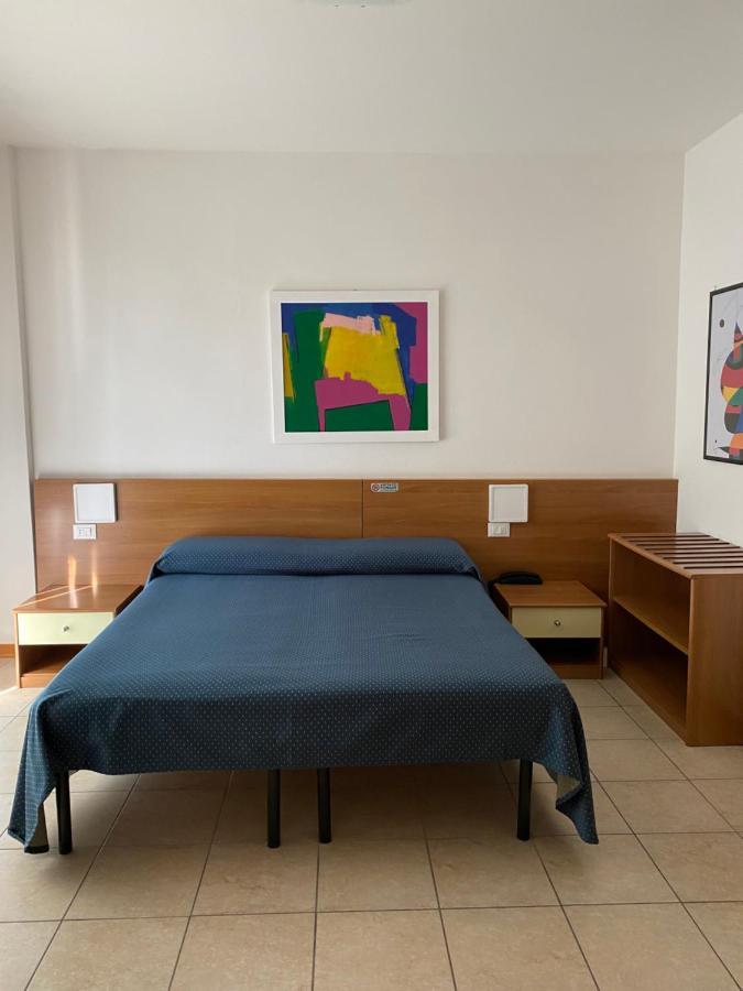 לידו די ג'סולו Hotel Ivana מראה חיצוני תמונה